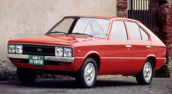 Маестрото обаче не забравя за италианските, както и за спортните автомобили: Alfa Romeo Alfasud (1972), Maserati Bora (1971), Merak (1972) и Lotus Esprit (1972).
И през 1974 г. компанията Hyundai Motor, която все още не се е утвърдила като производител на автомобили, се обръща към Джуджаро с молба да разработи дизайн, да създаде чертежи и да произведе пет прототипа, включително купе. Може би това е най-добрата идея за навлизане на пазара, защото концепцията за „азиатски дизайн“ по това време е в най-добрия случай озадачаваща, особено сред европейците и жителите на САЩ. И корейците, стартирайки автомобилен проект в контекста на възникващата енергийна криза, разбират, че могат да обърнат внимание на икономична малка кола, която да се пласира еднакво добре както в Стария свят, така и извън него.
